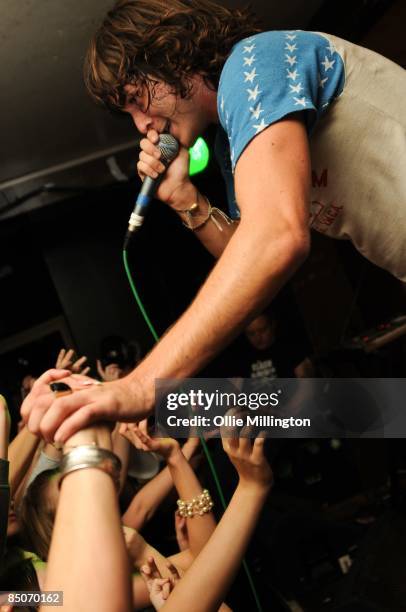 Sam Martin Singer 151 Hartly Stock Photos, High-Res Pictures, and Images - Getty Images