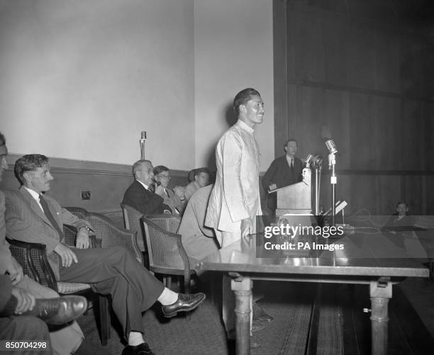 Sherpa Tensing Norkey speaks to the Royal Geographical Society in Kensington Gore, London, when the British expedition that conquered Mount Everest,...