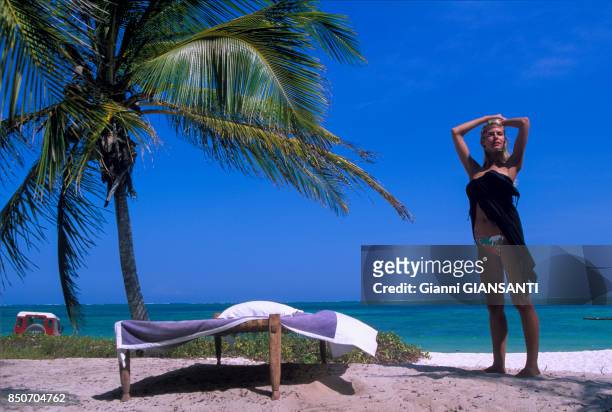 Heidi Klum à la plage lors des ses vacances au 'Lion in the Sun' resort à Malindi en décembre 2003, Kenya.