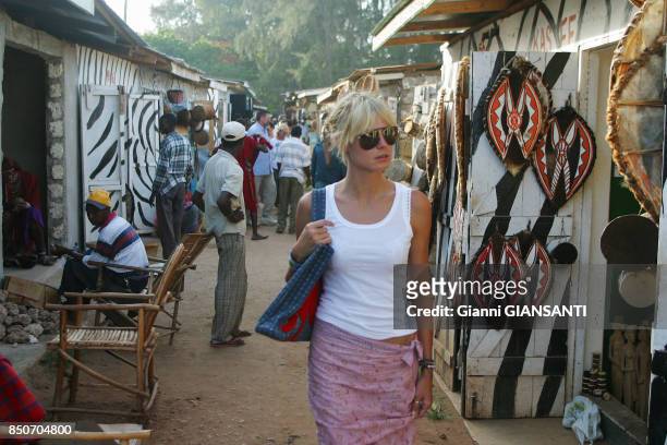 Heidi Klum sur un marché à Malindi lors de ses vacances au Kenya en décembre 2003.