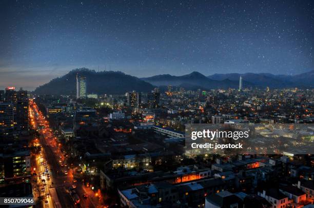 skyline of santiago de chile at night - santiago de chile stock-fotos und bilder