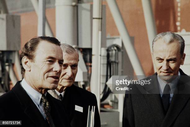 Albin Chalandon , ministre de l'Équipement et du Logement , pose aux côtés d'André Bettencourt , en janvier 1971.