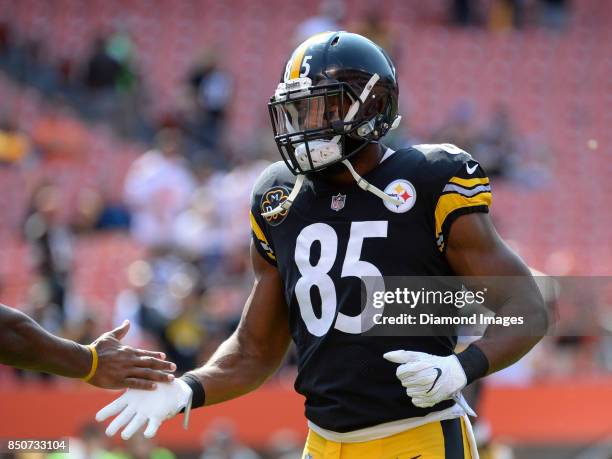 Tight end Xavier Grimble of the Pittsburgh Steelers runs onto the field prior to a game on September 10, 2017 against the Cleveland Browns at...