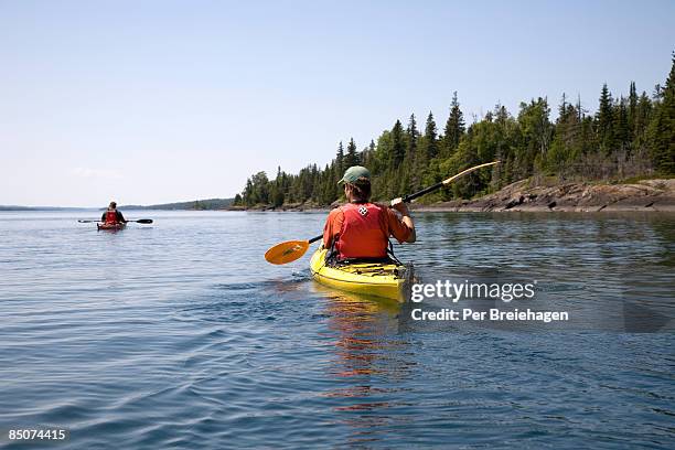 sunshine paddle in rock harbor - michigan stock-fotos und bilder