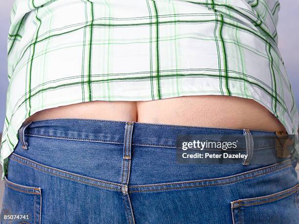 obese man showing builder's bum. - male buttocks stockfoto's en -beelden