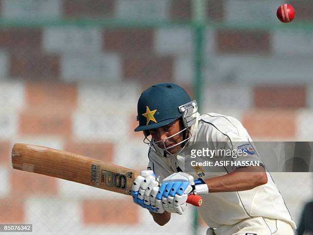 Pakistani cricketer Younus Khan ducks to avoid a bouncer during the fifth and final day of the first Test match between Pakistan and Sri Lanka at The...