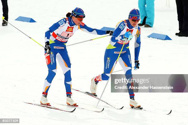 Aino Kaisa Saarinen and Virpi Kuitunen of Finland make a changeover during the Ladies Cross Country Team Sprint Final at the FIS Nordic World Ski...