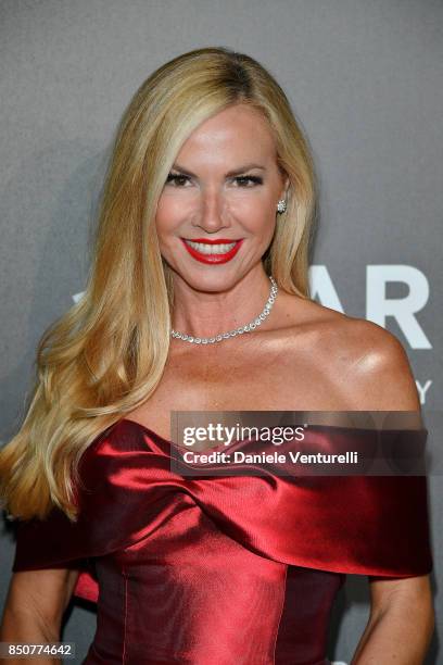 Federica Panicucci walks the red carpet of amfAR Gala Milano on September 21, 2017 in Milan, Italy.