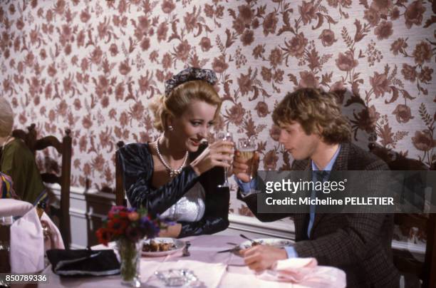 Pauline Lafont et Lucas Belvaux lors du tournage du film 'Poulet au Vinaigre' réalisé par Claude Chabrol en novembre 1984, France.
