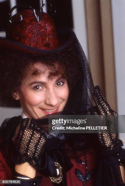 Marie-Paule Belle pour la pièce 'Si jamais je te pince !' d'Eugène Labiche à Paris en juin 1988, France.