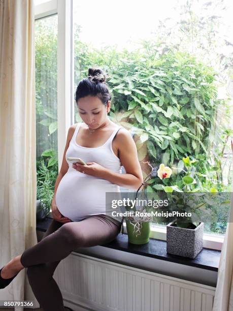 pregnant woman - meisje stock-fotos und bilder