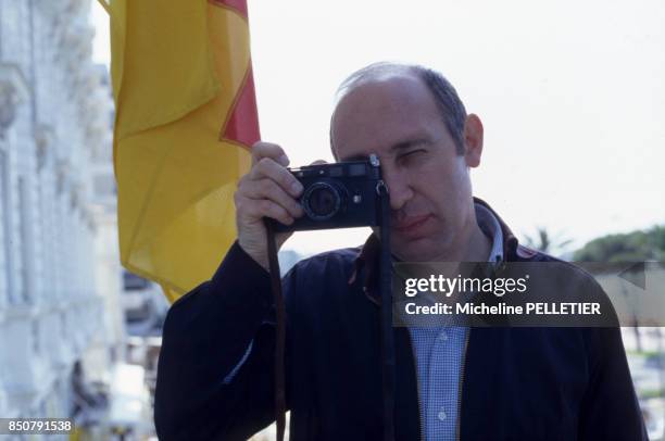 Le photographe Raymond Depardon au Festival de Cannes en mai 1983, France.