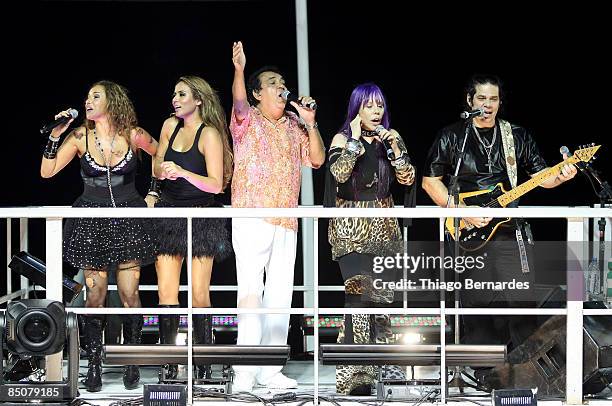 Singer Daniela Mercury is joined by Aline Rosa, Paulinho Boca de Cantor, Baby do Brasil and Pepeu Gomes in the owl's block on February 24, 2009 in...