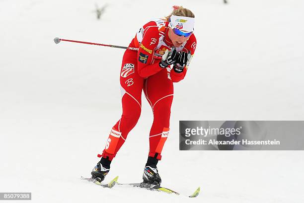 Kikkan Randall of USA competes during the Ladies Cross Country Team Sprint at the FIS Nordic World Ski Championships 2009 on February 25, 2009 in...
