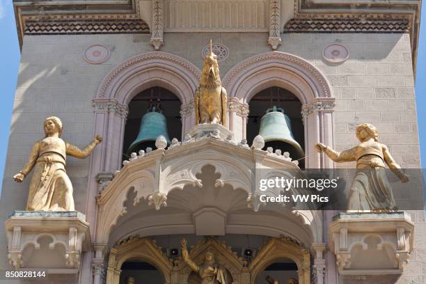 Golden statues and bells in bell tower, Messina Cathedral, Piazza Del Duomo, Messina, Sicily, Italy.