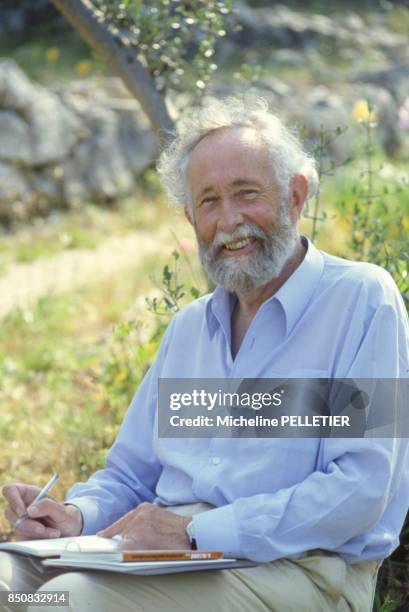 Jacques de Bourbon Busset, de l'Académie française, dans sa maison du sud de la France en juin 1982.