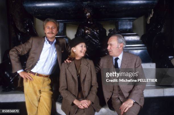 Académicien Jean Dutourd en compagnie de sa femme et de son fils à Paris le 30 mai 1986, France.