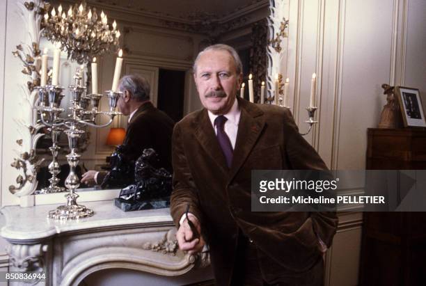 Académicien Jean Dutourd chez lui à Paris le 25 octobre 1982, France.