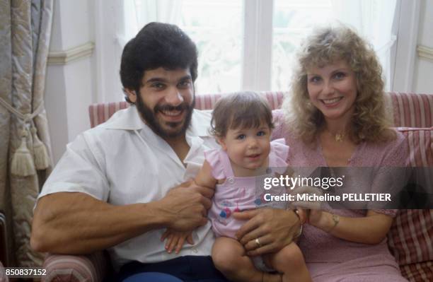 Lou Ferrigno avec sa femme Carla Green et leur fils lors du Festival de Cannes en mai 1982, France.