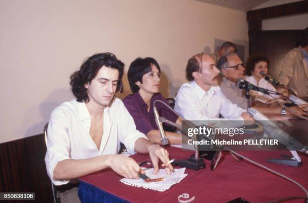 Bernard-Henri Levy, Joan Baez, Claude Malhuret, Elie Wiesel lors de la 'Marche pour la Survie' à Aranyaprathet le 6 février 1980, Thaïlande.