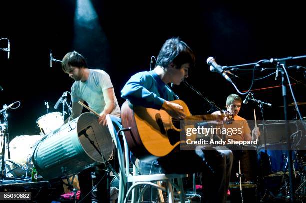 Photo of Meric LONG and DODOS and Logan KROEBER and Joe HAENER, Joe Haener, Meric Long and Logan Kroeber performing live onstage