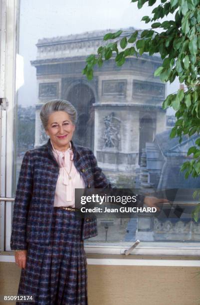 Gilberte Beaux, présidente de la Générale Occidentale, dans son bureau à Paris en novembre 1987, France.