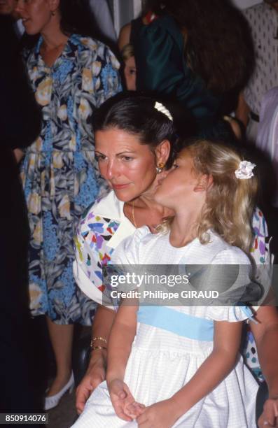 Silvia de Suède et sa fille Madeleine en visite à Saint-Barthélemy en janvier 1988, France.