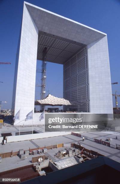 La Grande Arche de la Défense en mai 1989 à Puteaux, France.