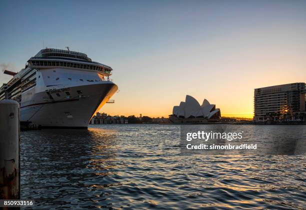 cruise ship in sydney harbour - sydney dawn stock pictures, royalty-free photos & images