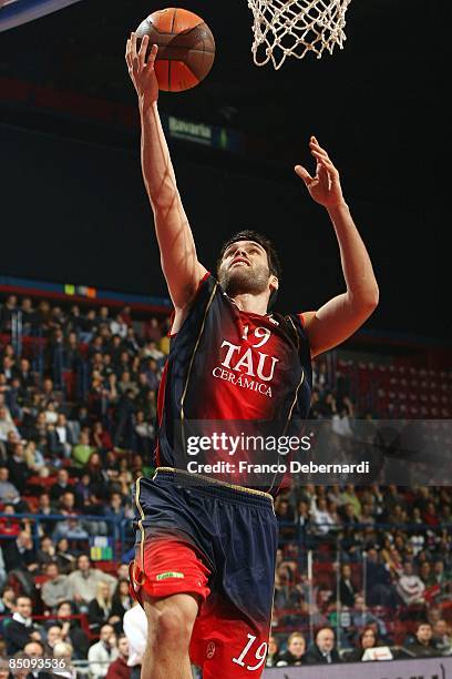 Fernando San Emeterio, #19 of TAU Ceramica in action during the Euroleague Basketball Last 16 Game 4 match between Armani Jeans Milano v Tau Ceramica...