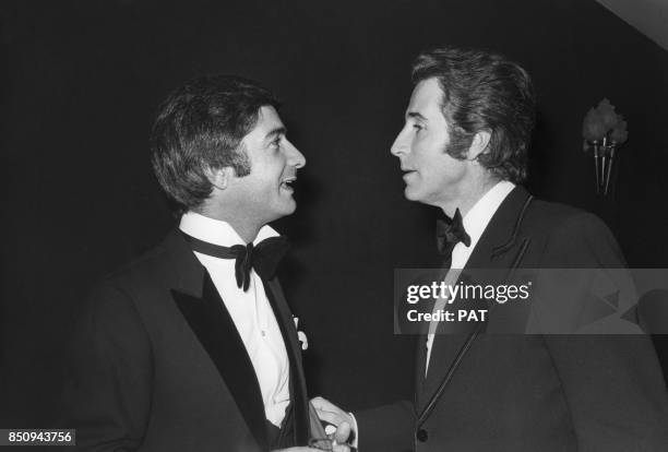 Jean-Claude Brialy et Jacques Chazot lors de la Nuit du cinéma le 24 novembre 1972 à Paris, France.