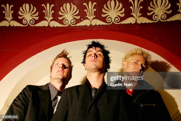 Photo of Mike DIRNT and Billie Joe ARMSTRONG and Tre COOL and GREEN DAY; Posed group portrait L-R Tre Cool, Billie Joe Armstrong and Mike Dirnt