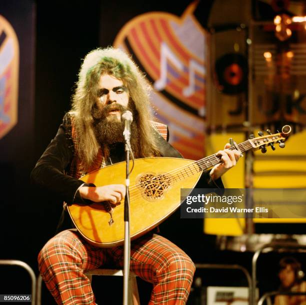 Photo of WIZZARD and Roy WOOD, Roy Wood performing on stage