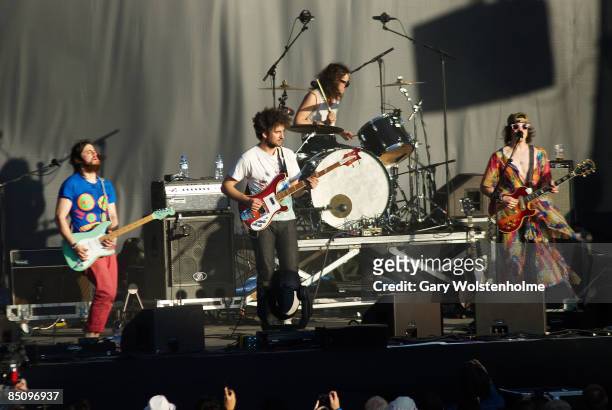 Photo of MGMT and Ben GOLDWASSER and Andrew VanWYNGARDEN, Group performing on stage Ben Goldwasser and Andrew VanWyngarden