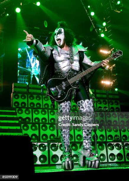 Gene Simms 16 Gene Simmons Tongue Length Stock Photos, High-Res Pictures, and ...