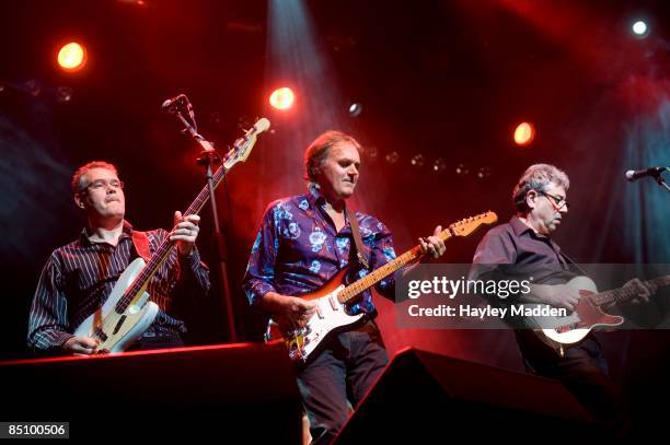 Photo of 10CC and Mike STEVENS and Rick FENN and Graham GOULDMAN, L-R: Mike Stevens, Rick Fenn, Graham Gouldman peforming live onstage