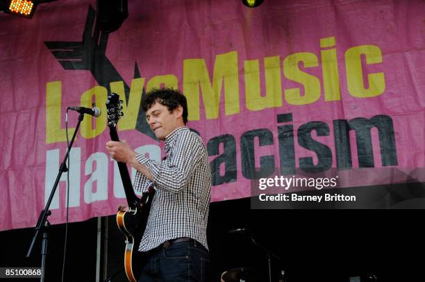 Photo of Mick WHITNALL and BABYSHAMBLES, Mick Whitnall performing on stage at the LMHR Carnival