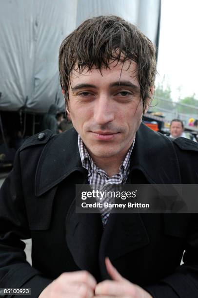 Photo of Drew McCONNELL and BABYSHAMBLES, Drew McConnell backstage at the LMHR Carnival