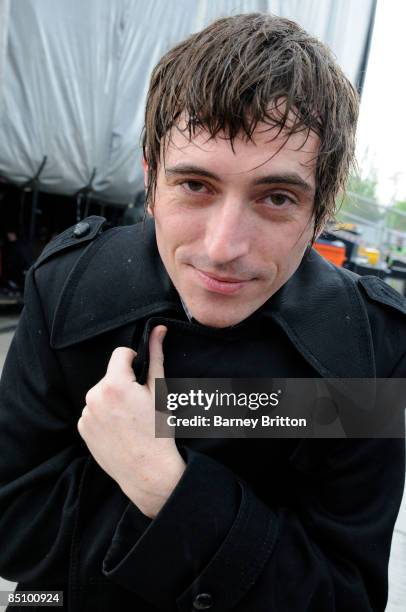 Photo of Drew McCONNELL and BABYSHAMBLES, Drew McConnell backstage at the LMHR Carnival