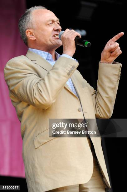 Photo of Ken LIVINGSTONE, London Mayor Ken Livingstone speaking at the LMHR Carnival