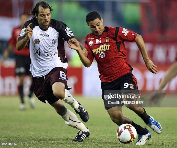 Rafael Castellin of Caracas FC vies for the ball with Jakson Viera of Argentinian Lanus during their 2009 Libertadores Cup football match at the...