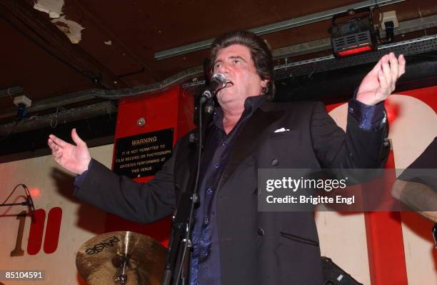 Danny Two Rivers Danny Rivers Photos et images de collection - Getty Images