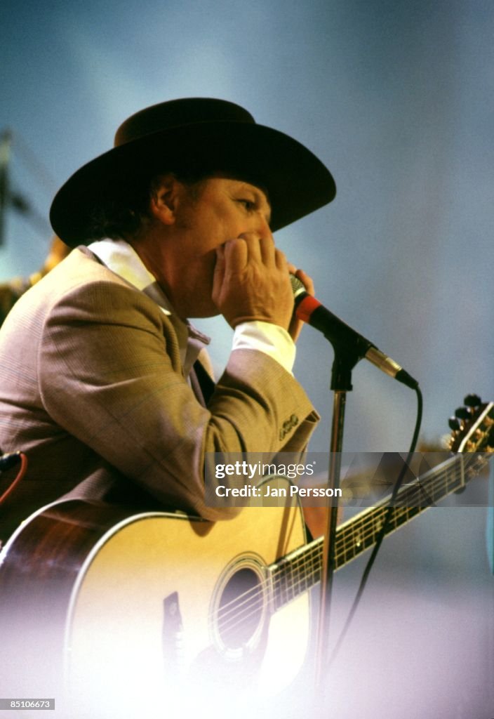 Charlie Mccoy Photo of Charlie McCOY; Charlie McCoy performing on stage, playing ...