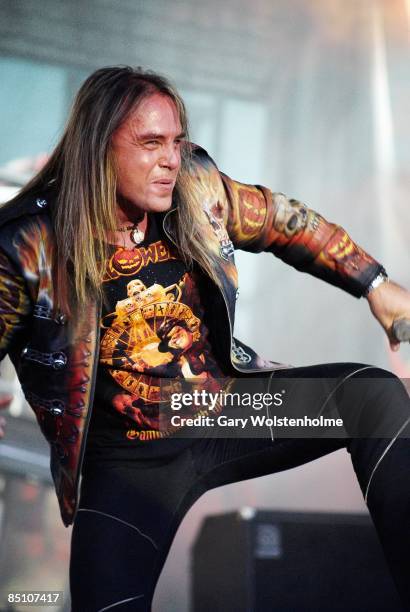 Photo of HELLOWEEN and Andi DERIS, Andi Deris performing on stage