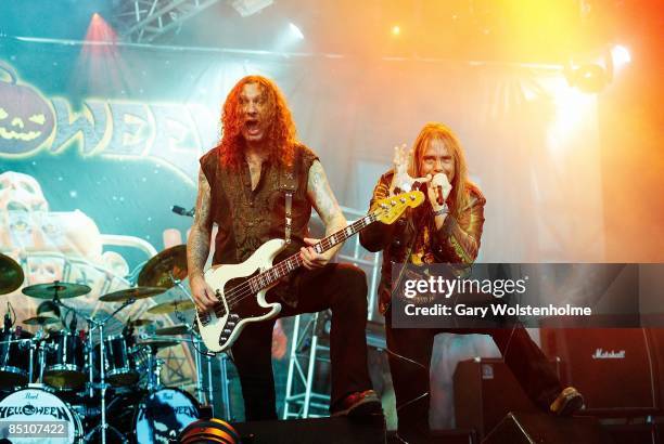 Photo of HELLOWEEN and Andi DERIS and Markus GROSSKOPF, Markus Grosskopf and Andi Deris performing on stage