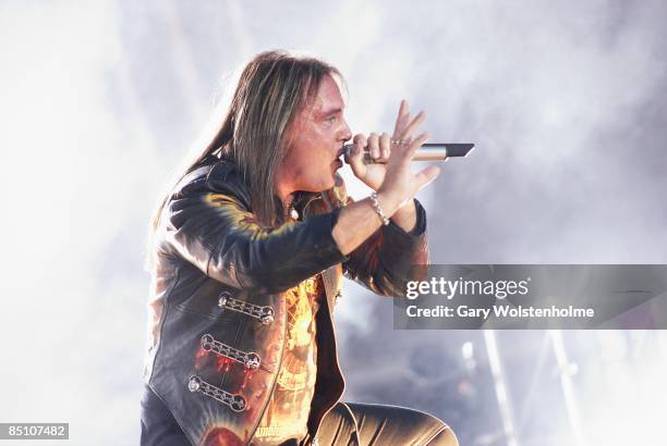 Photo of HELLOWEEN and Andi DERIS, Andi Deris performing on stage