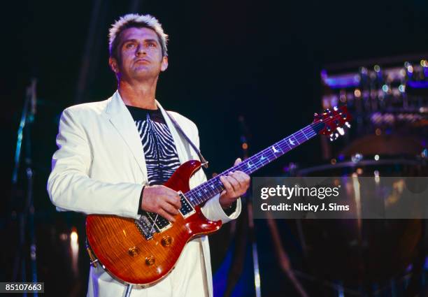 Photo of Mike OLDFIELD, Mike Oldfield performing on stage - Tubular Bells III