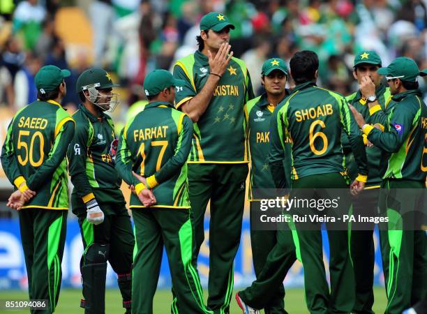 Pakistan's Mohammad Irfan towers over his team mates during the ICC Champions Trophy match at Edgbaston, Birmingham.