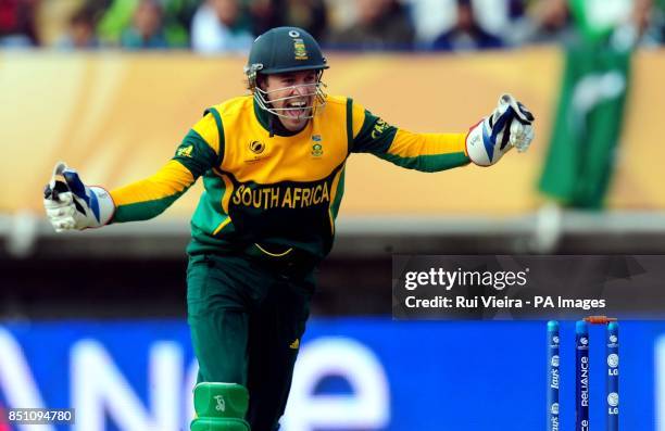 South Africa's captain AB De Villiers celebrates Pakistan's Shoaib Malik wicket bowled by JP Duminy during the ICC Champions Trophy match at...