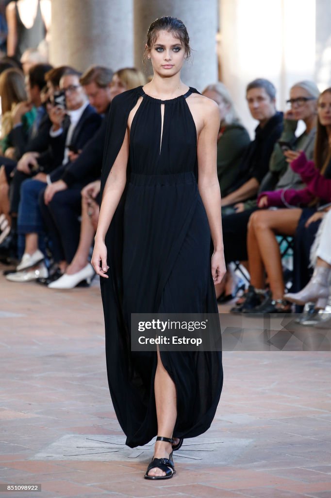 Alberta Ferretti - Runway - Milan Fashion Week Spring/Summer 2018